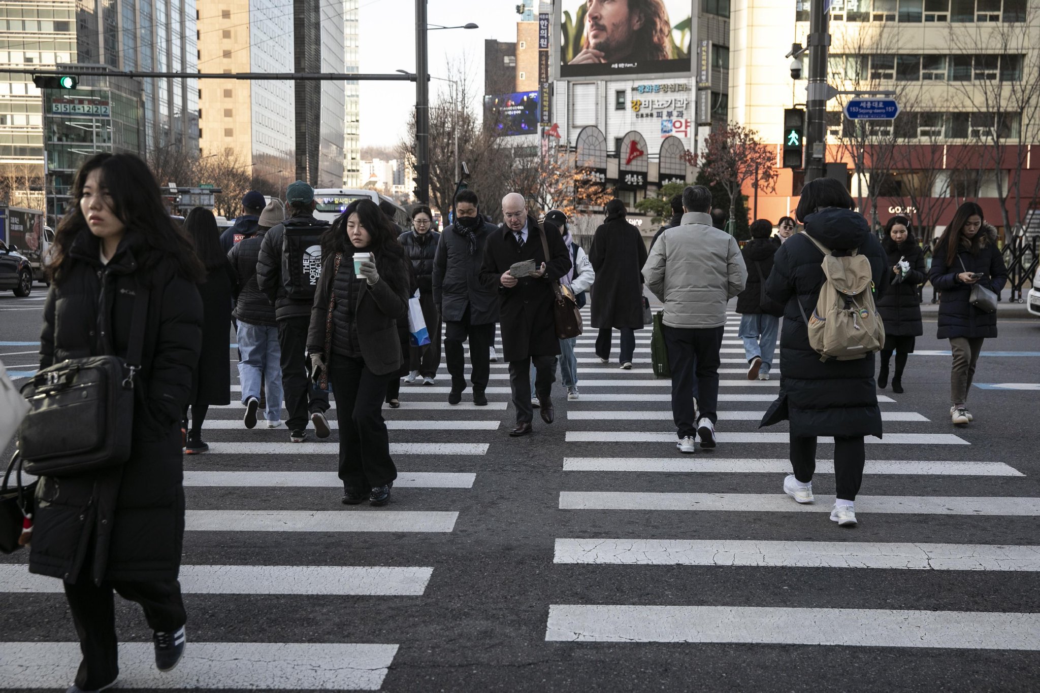 调查显示韩国约七成上班族有跳槽想法